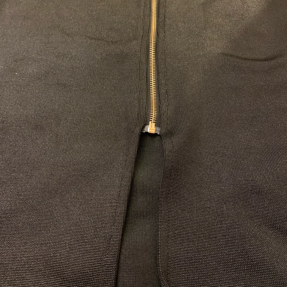 Form fitting black pencil skirt - Picture 4 of 6